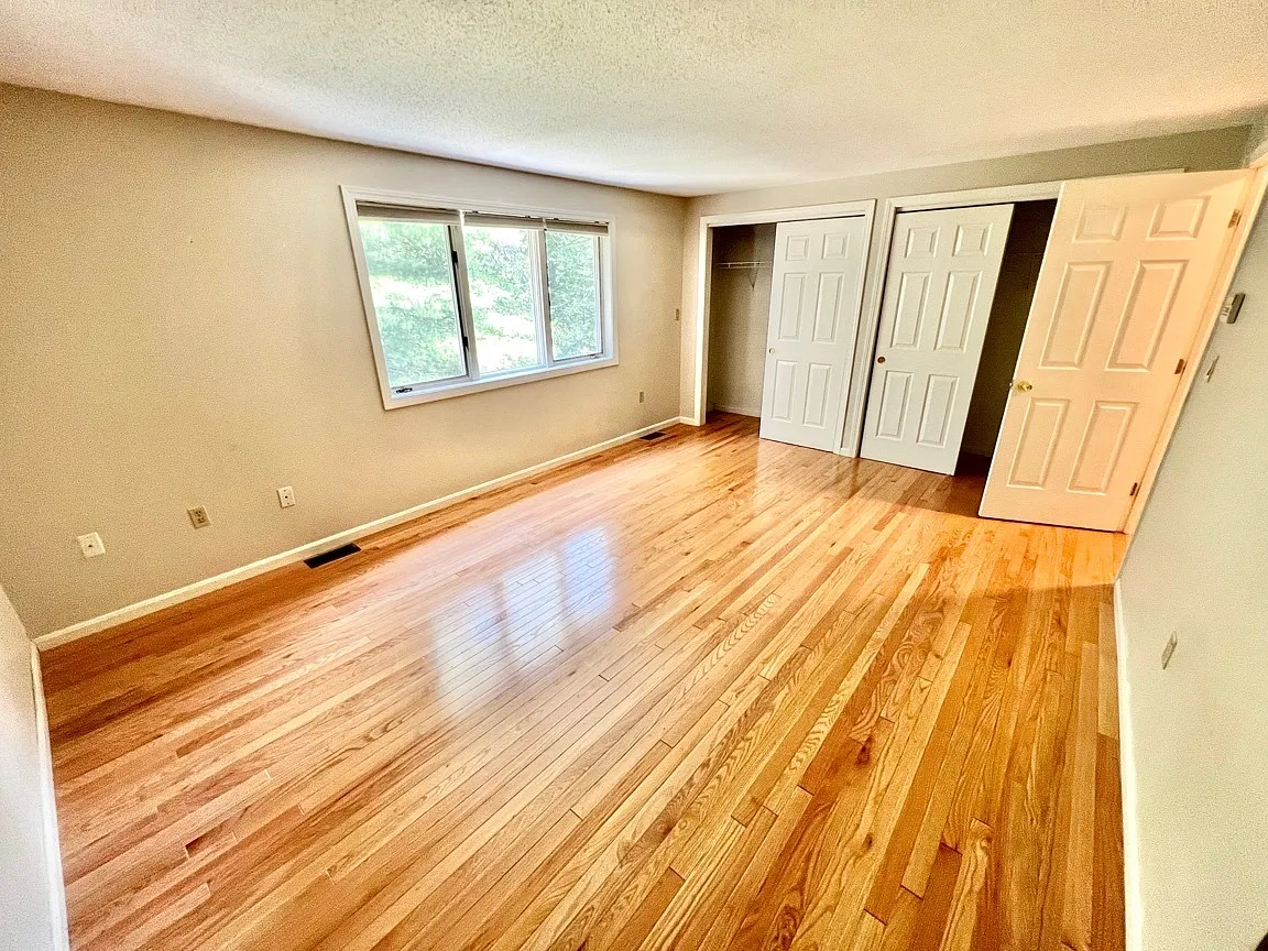 302 Foxwood Circle - 302 — Photo 3