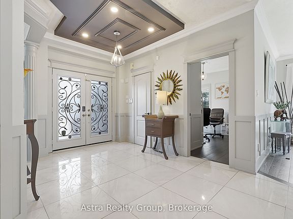 4th image of 74 Kootenay Rdg