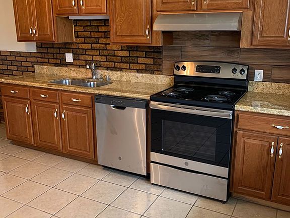 5th image of 125 Elbring Dr
