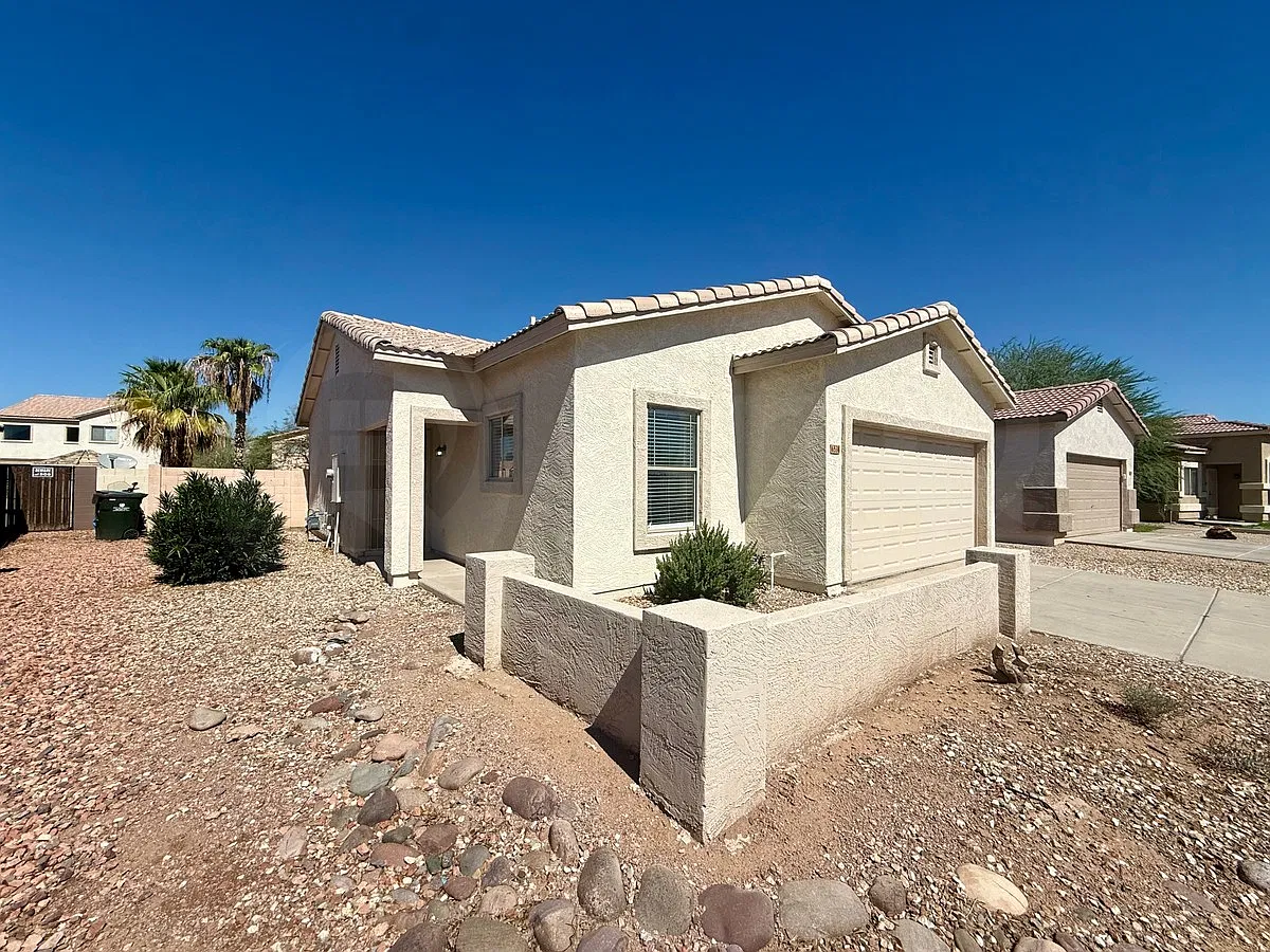 3 bed, 2.0 bath, 1151 sqft, $1,850 — Photo 2