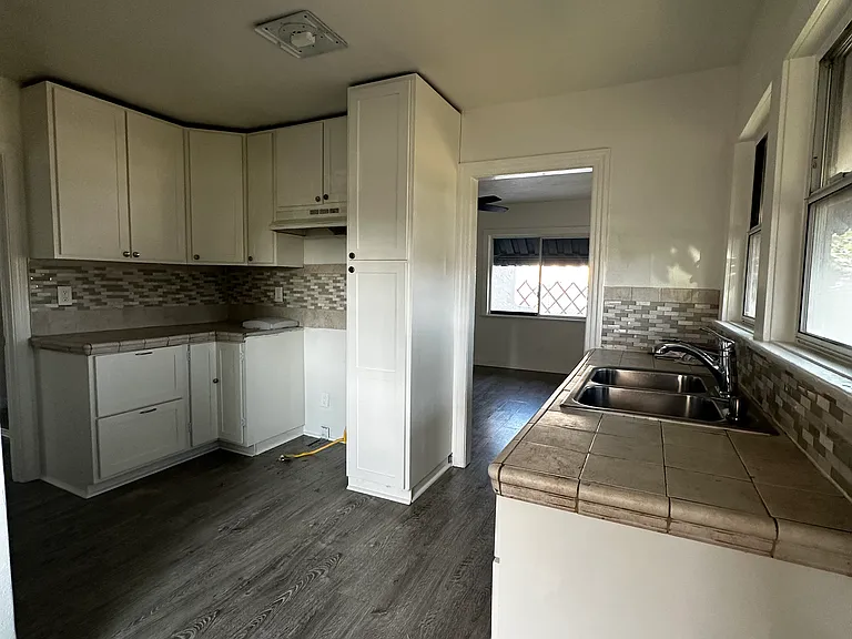 1223 W 64th St — Photo 14
