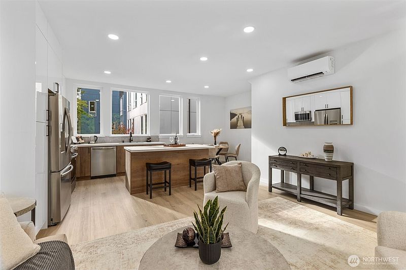 4th image of 7039 Delridge Way SW