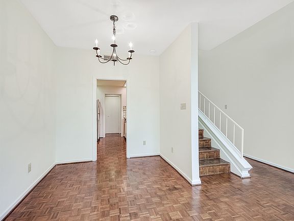 4th image of 606 W Lynn St APT 8