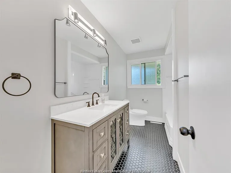 2445 Todd Ln — Photo 7