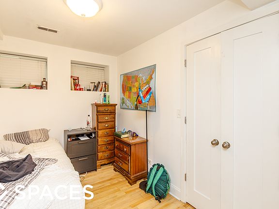4th image of 2544 N Burling St #G