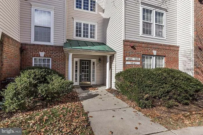 3033 Hunting Ridge Dr — Photo 2