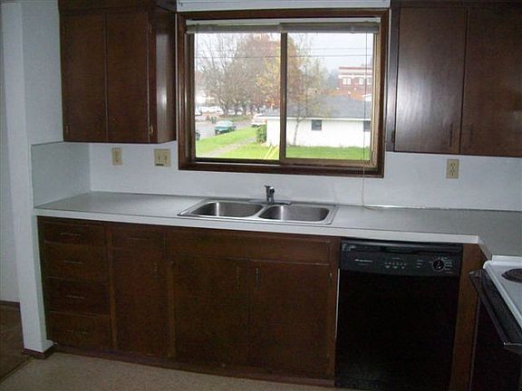 5th image of 402 W Magnolia St APT 4