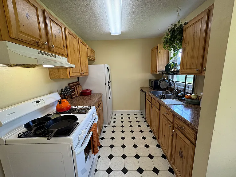 73 Lori Ln — Photo 5