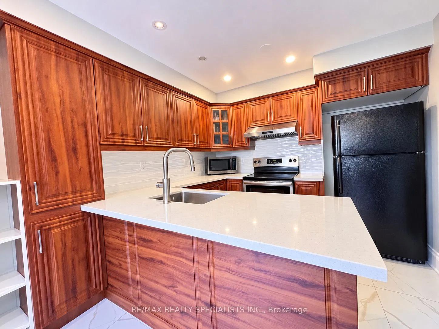 5 bed, $3,400 — Photo 2