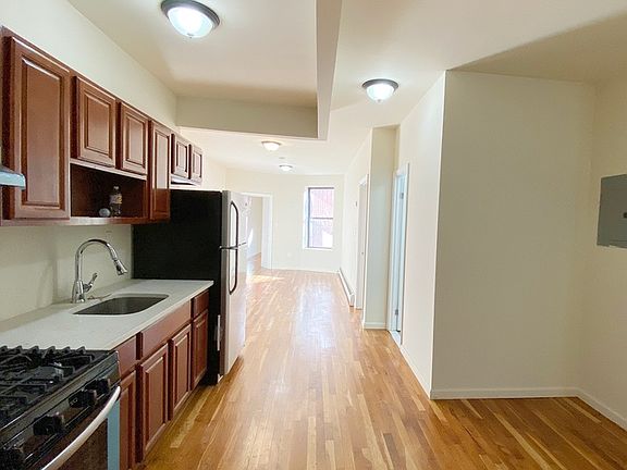 4th image of 1110 Jackson Ave #1