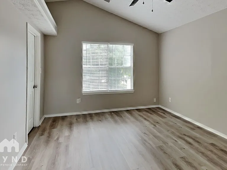 2933 Riverwalk Cv — Photo 10