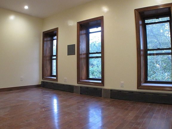 4th image of 191 Halsey St APT 4
