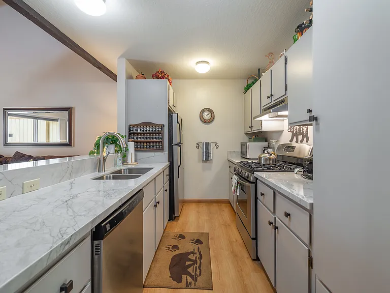 1001 Commonwealth Dr #252 — Photo 6