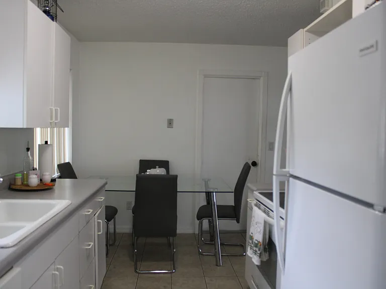 2533 SE Grand Dr — Photo 16