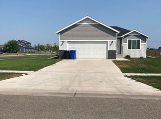 6099 Autumn Dr S, Fargo, ND 58104