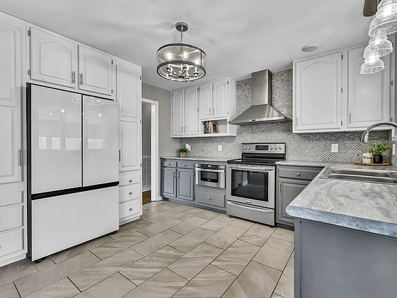 3rd image of 403 Old Trenton Rd