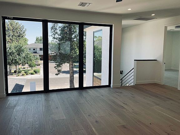 5th image of 4008 E Clarendon Ave