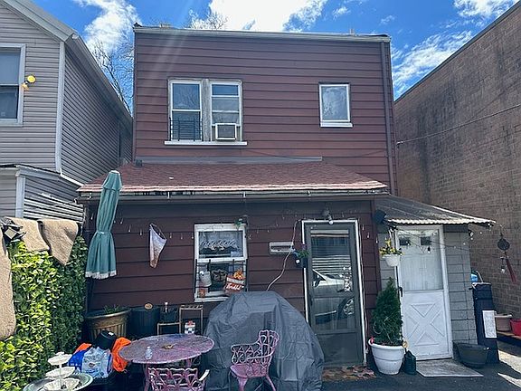 4th image of 11215 Atlantic Ave