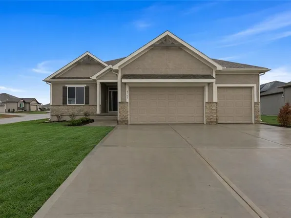 4705 SW 2nd St, Blue Springs, MO 64014