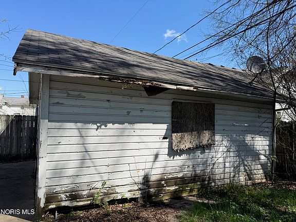 4th image of 4110 Lyman Ave