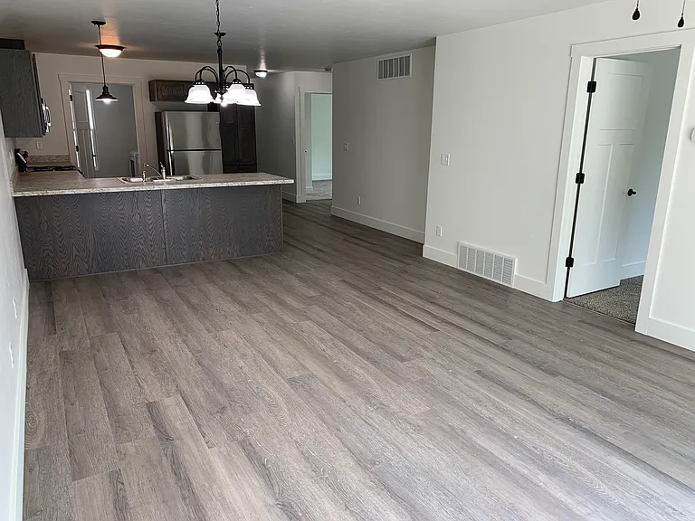 1704 S Woodland Dr — Photo 6