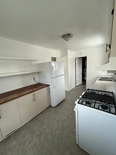 863 Hill St Photo 1