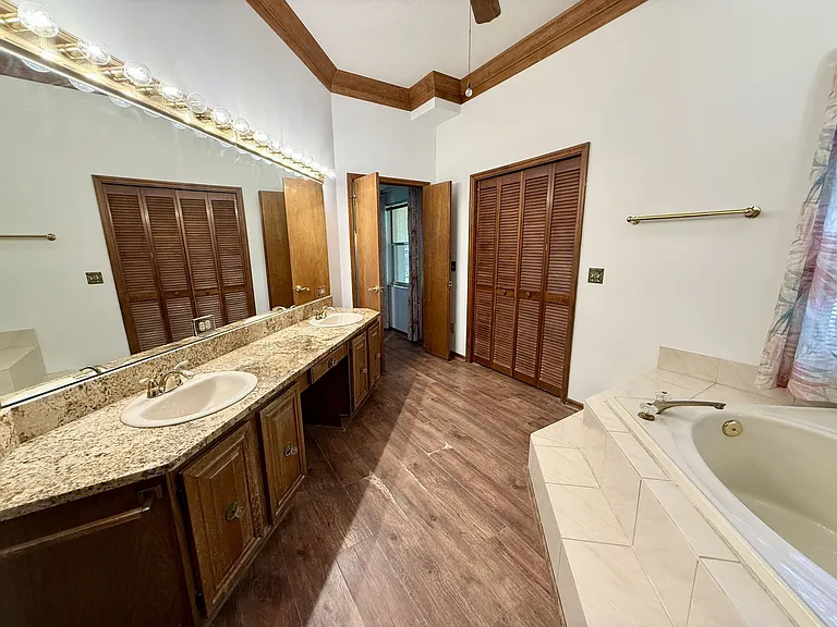 124 Estates Cir — Photo 15