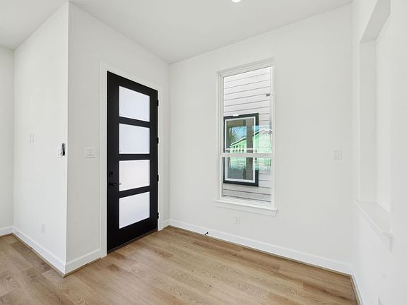 4th image of 418 Delaware St