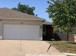 1001 SW Kent Pl, Topeka, KS 66604