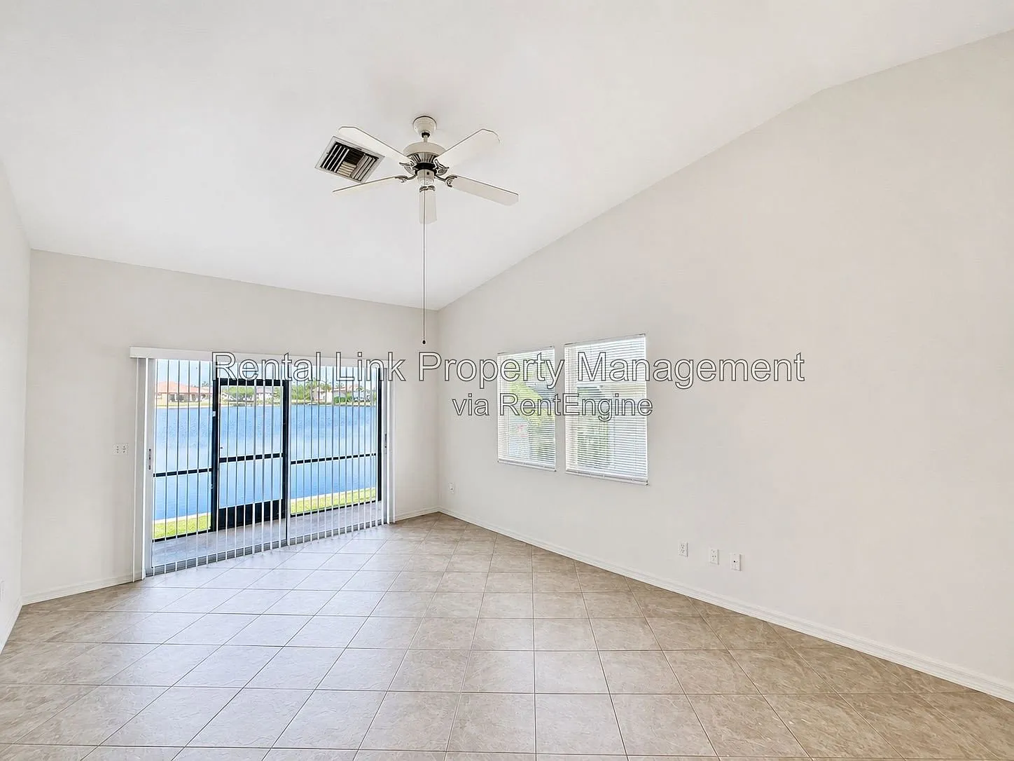 2 bed, 2.0 bath, 1008 sqft, $1,300 — Photo 2