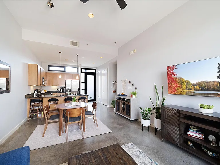 2525 S Lamar Blvd #304 — Photo 4