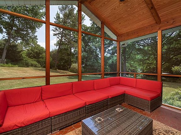 4th image of 6 Kingsridge Ct