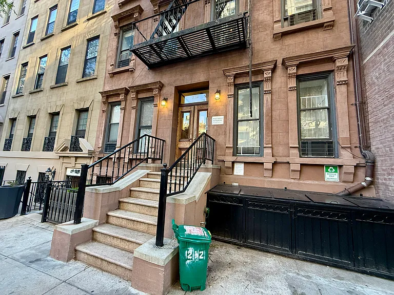212 E 70th St #1C — Photo 5