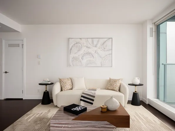 777 Richards St #4607, Vancouver, BC V6B 0M6