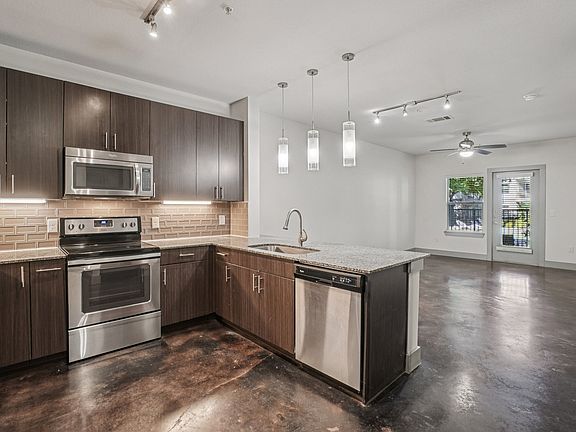 2nd image of 604 Fort Worth Ave #3050