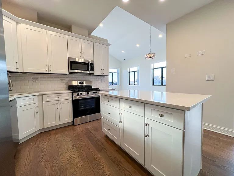 1701 W Chicago Ave #3 — Photo 6