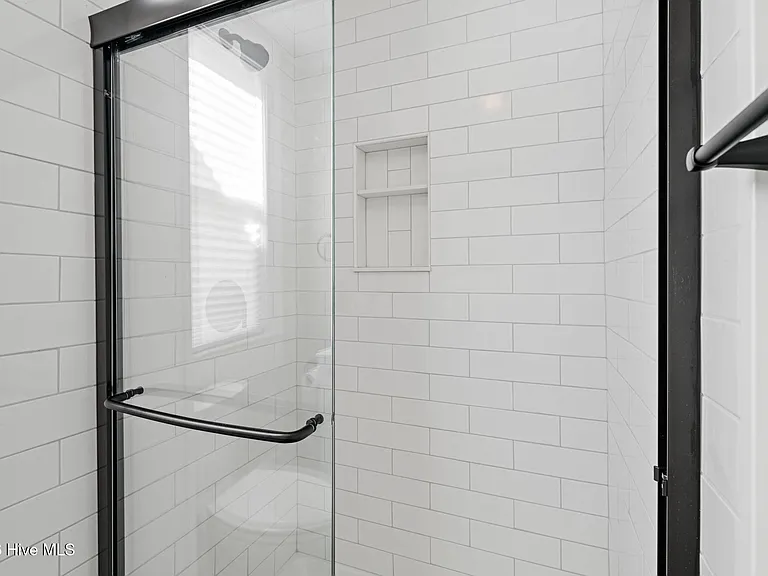 308 Dock St #LOWER — Photo 22
