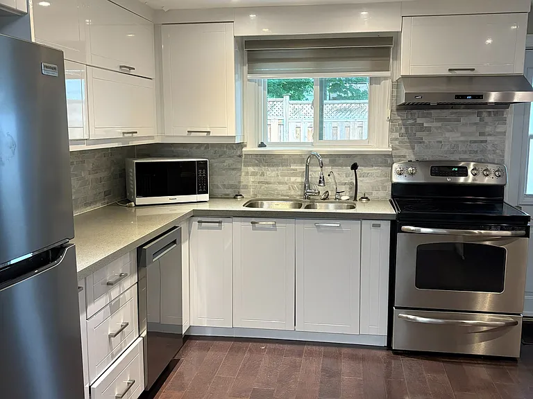 166 Newton St — Photo 3