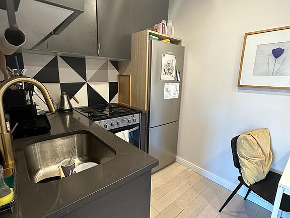 2nd image of 967 Kent Ave #2F