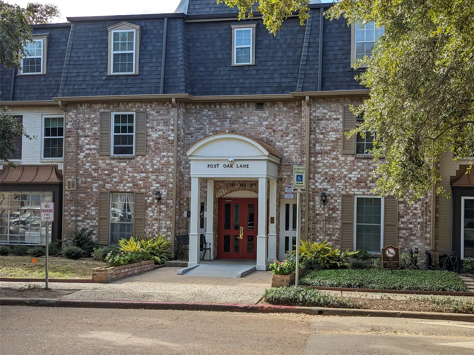 355 N Post Oak Ln — Photo 2