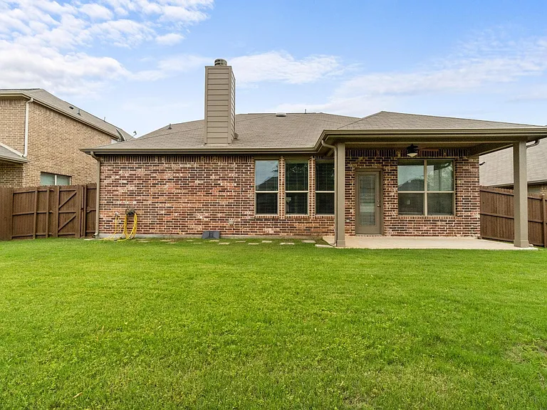 1705 Medina Ln — Photo 25