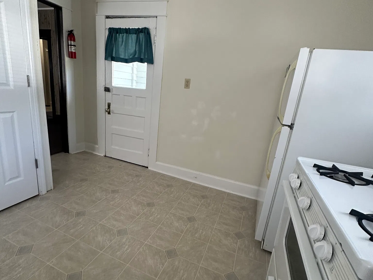 3 bed, 1166 sqft, $2,400 — Photo 3