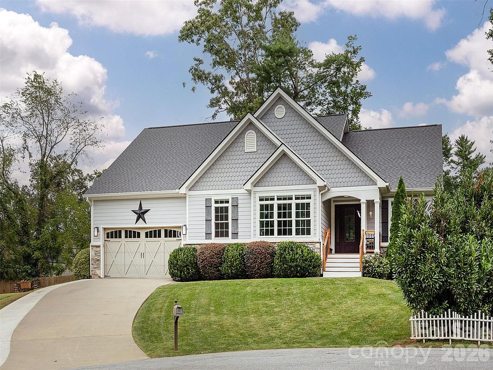 1st image of 8 Broadmoor Dr