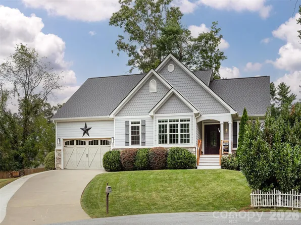 8 Broadmoor Dr, Arden, NC 28704