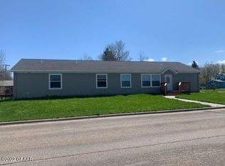 1004 4th Ave NW, Devils Lake, ND 58301