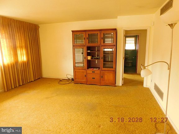 3rd image of 212 Wardel Rd