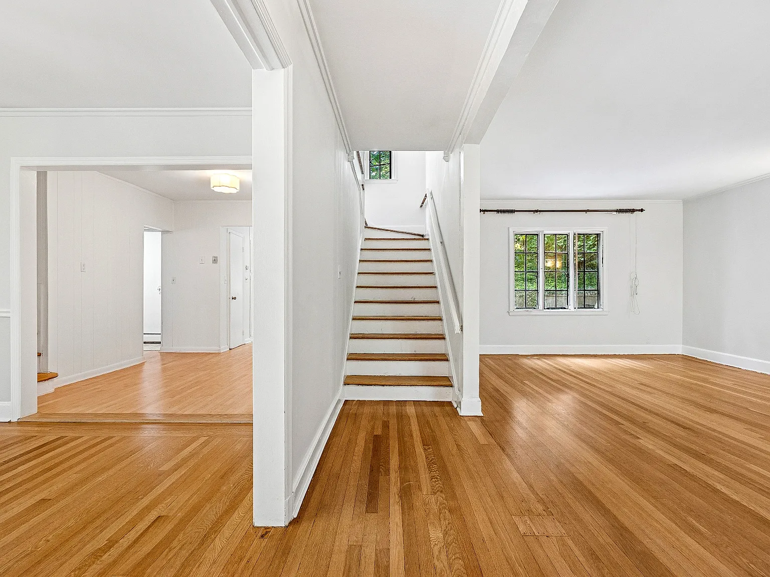 5 bed, 3307 sqft, $8,990 — Photo 3