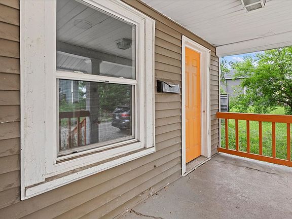 2nd image of 406-408 N Parker Ave #23B799592