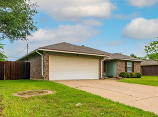 937 Springhill Dr, Burleson, TX 76028