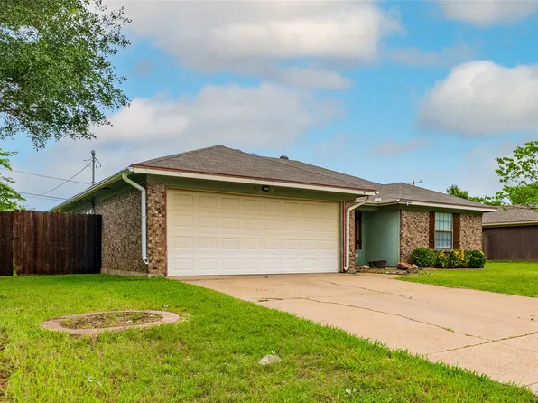 937 Springhill Dr, Burleson, TX 76028